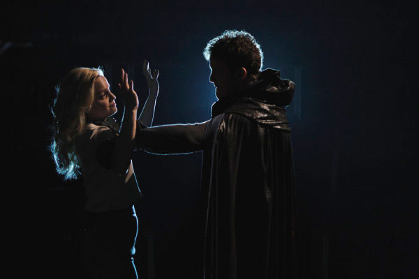 mena suvari the cape