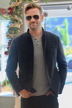 LightsCameraChristmas_006_RT_RV1.jpg
